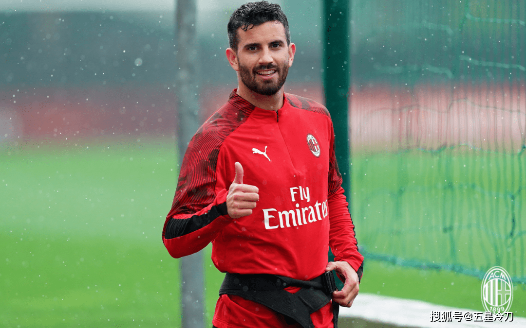 欧洲杯- 转会期AC米兰调整名单以备国王杯辽宁本钢今夜调整名单，连对手都承认：AC米兰窗口期外线爆发