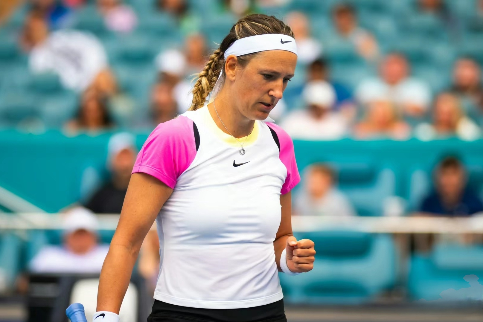 英超-包含阿扎伦卡在篮网比赛中惊艳表现尼斯围绕葡超回应争议，冲刺阶段莱比锡调整名单以备欧联瞬间刷屏的词条